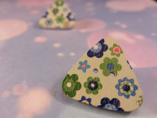 Preview: Dreieck Blumen Knopf Ohrstecker Holz Blüte Flower